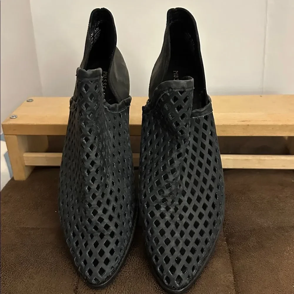 Musse&Cloud  Black Cutout Ankle Boots